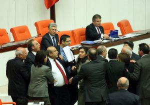 MECLİSTE GENSORU GERGİNLİĞİ!